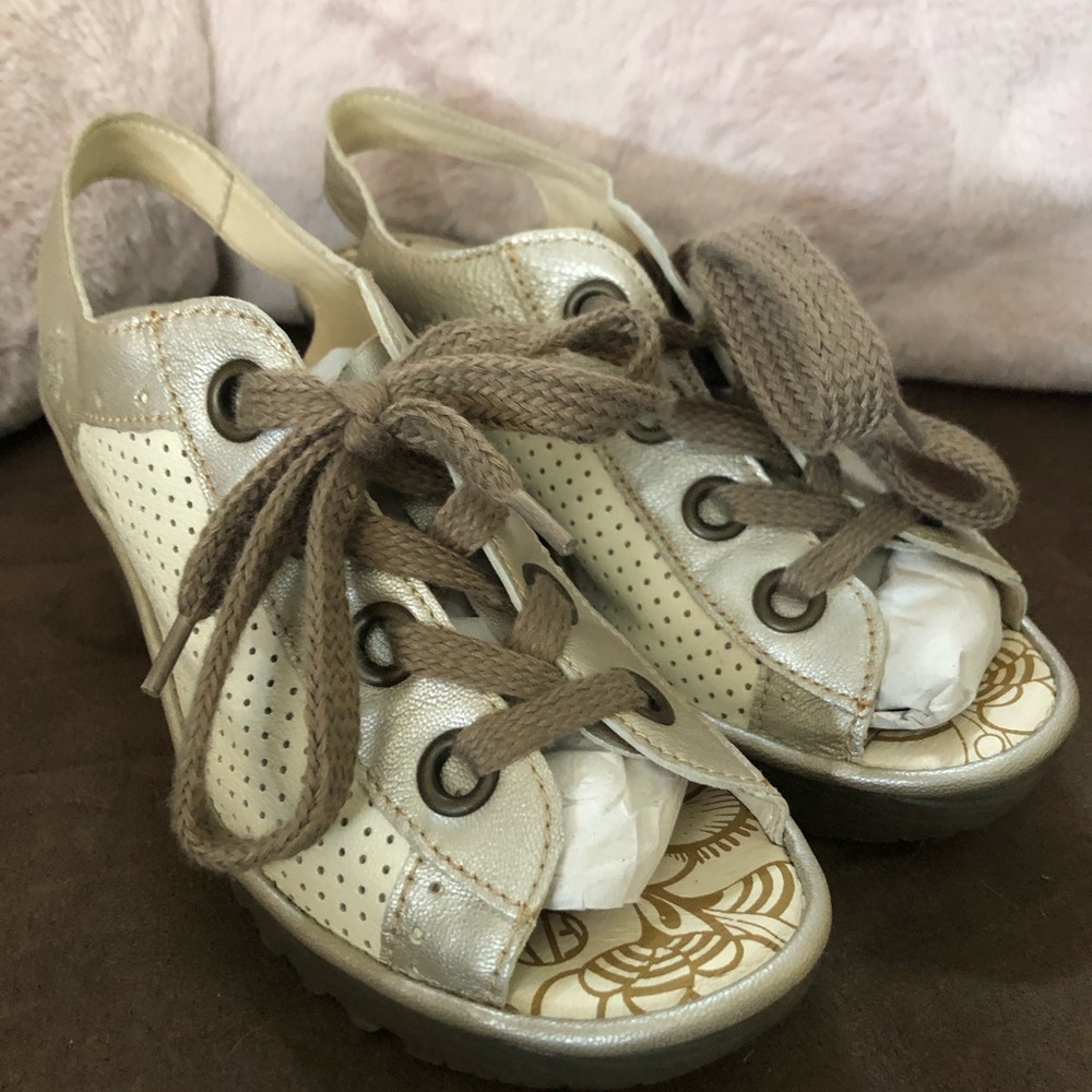 FLY London NEW W/box Sz 38